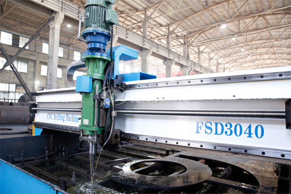 中正鍋爐數(shù)字化的數(shù)控鍋筒鉆設備